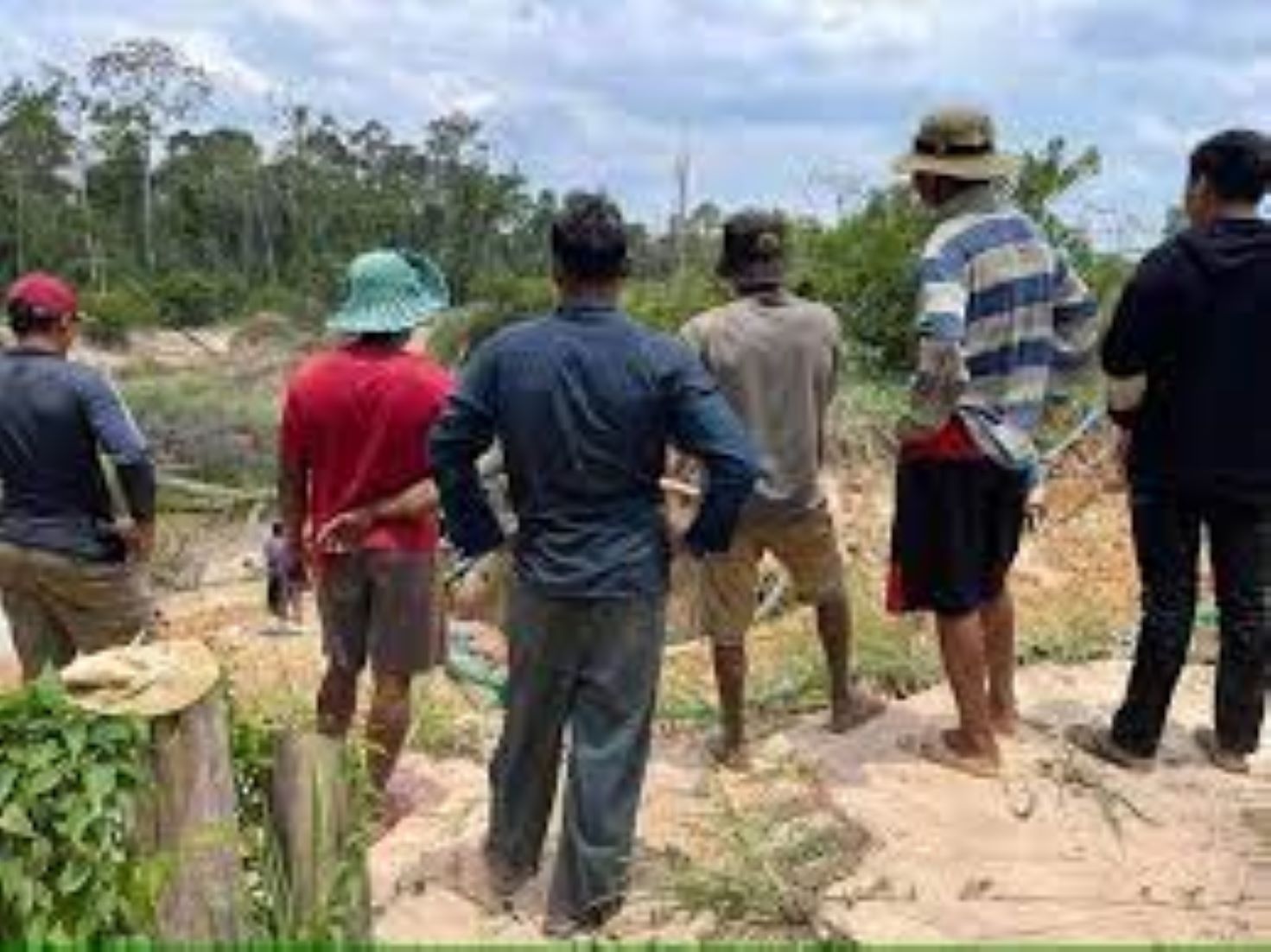 Four Killed In Collapsed Gold Mining Pit In Central Cambodia