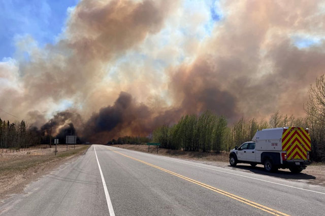 Canada: 25,000 flee out-of-control wildfires in western Alberta province