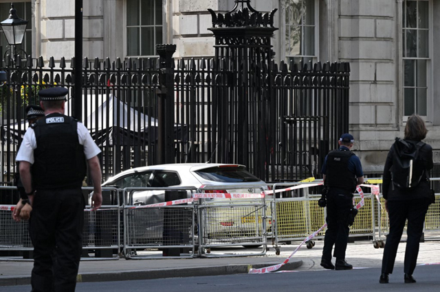 UK: Car hits Downing Street gates but not ‘terror-related’, says police