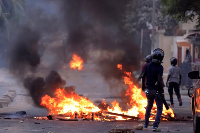Senegal police clash with supporters of opposition leader
