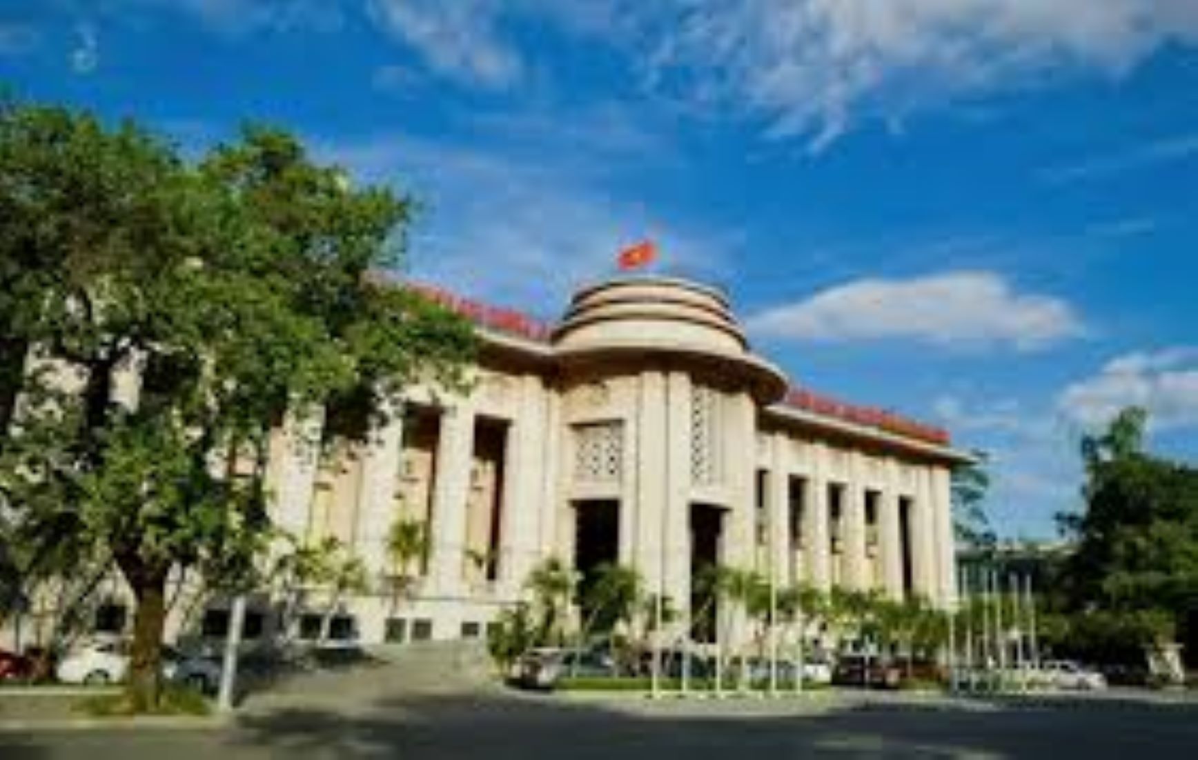 Vietnamese Banks Cut Deposit Rates Further To Boost Economic Growth