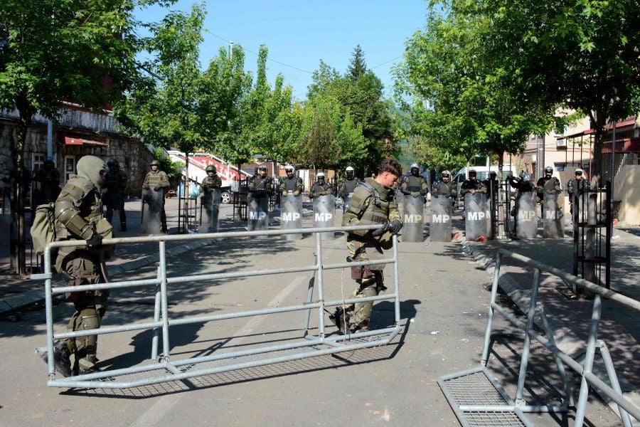 Serbs protest: Nato deploys additional forces to Kosovo