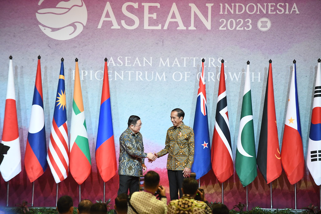 ASEAN sec gen, foreign ministers pays courtesy call on Indonesian President