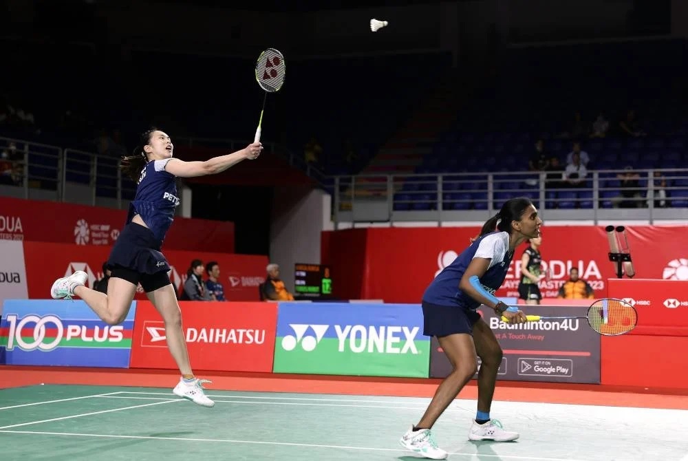 Malaysia’s Pearly sets world record for fastest badminton smash
