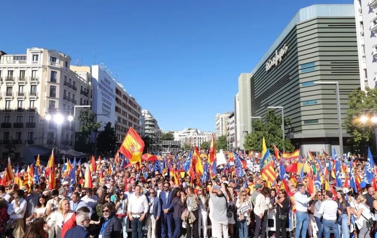 Spain: Massive Madrid protest erupts against potential Catalan amnesty deal