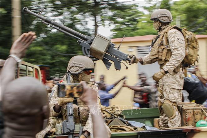 Fighting continues between the Malian army and rebels in the town of Kidal