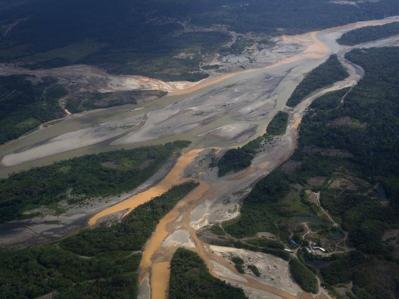 9 killed, 15 injured in attack on north Peru mine