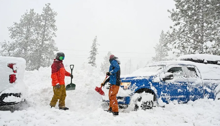 US storm: Massive blizzard hits California and Nevada