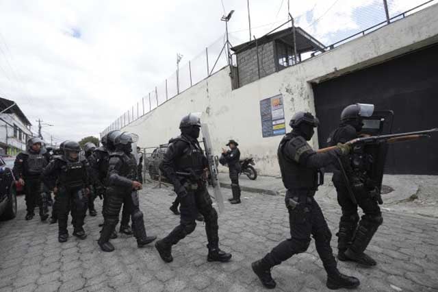 Revolt at Ecuador jail where powerful gang leader escaped