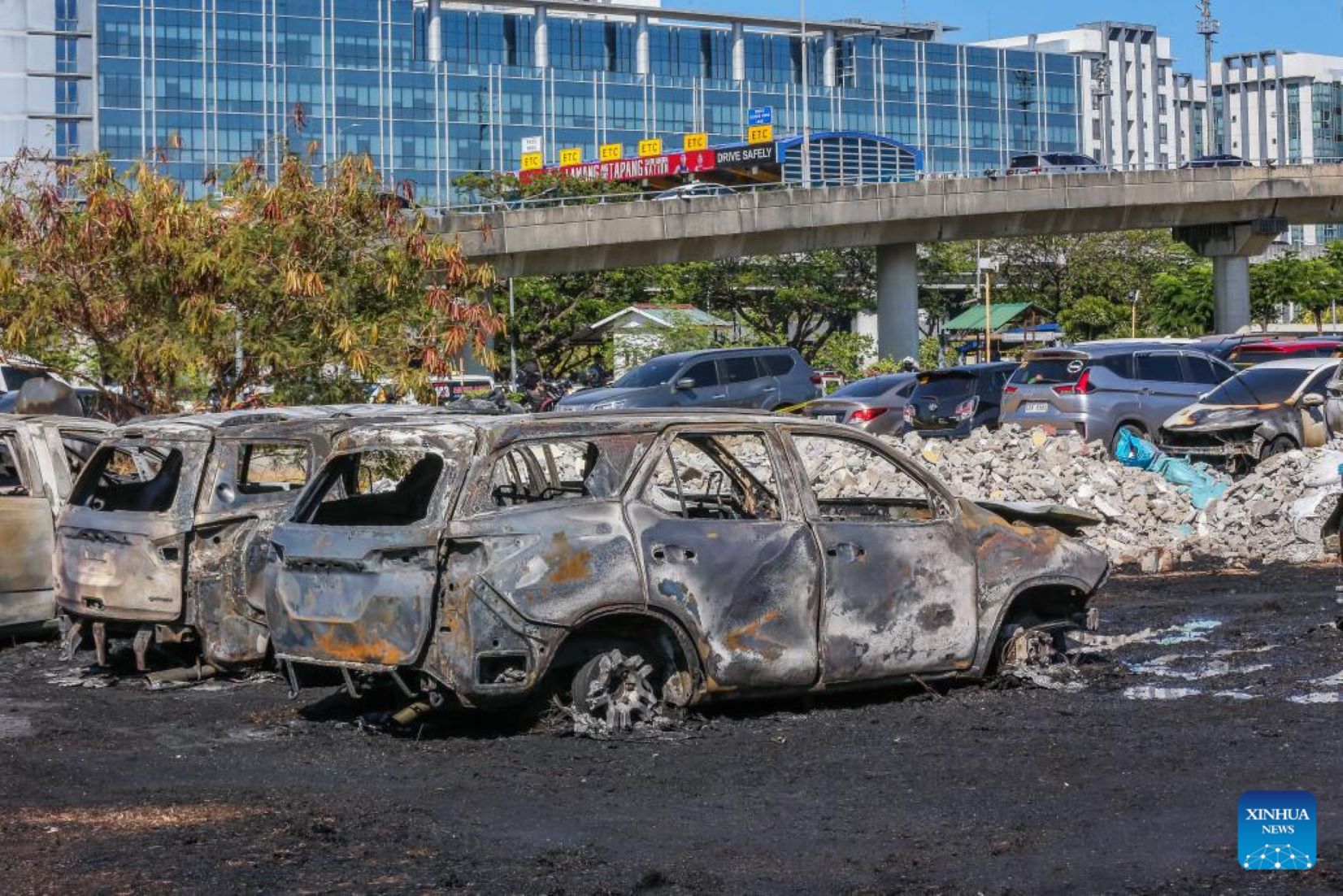 Fire Broke Out At Parking Area Of Int’l Airport In Pasay City, Philippines Burnt 19 Vehicles