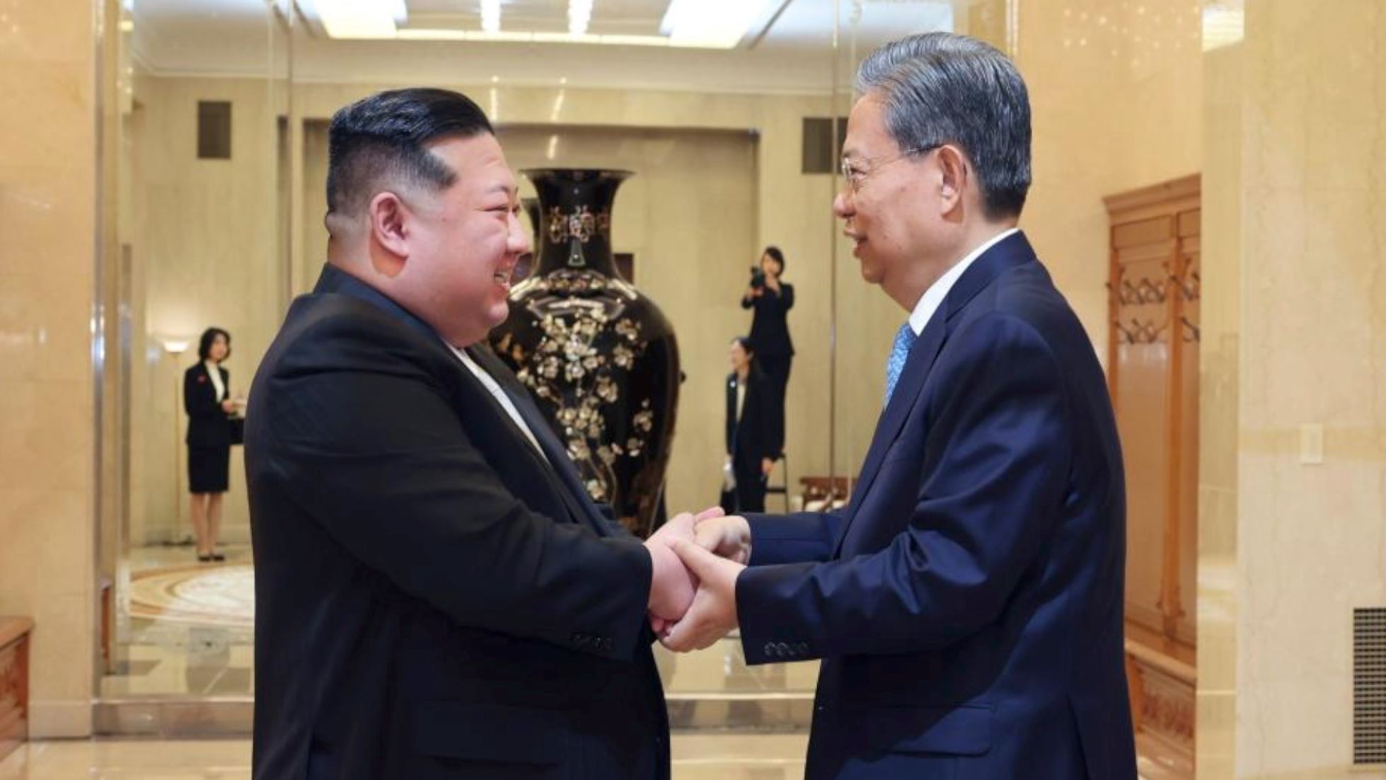 China’s Top Legislator Meets DPRK Top Leader