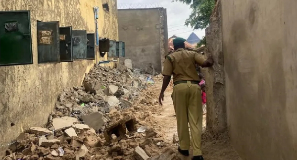 Nigeria: Suleja prison damaged by heavy rain; 108 inmates on the run