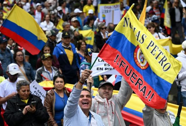 Colombia: Hundreds of thousands turn out throughout country to protest against Pres Petro