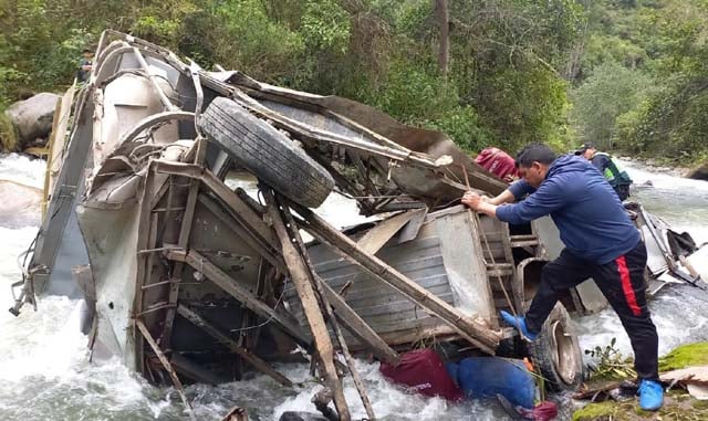 Peru: At least 25 dead, a dozen injured after bus plunges into ravine