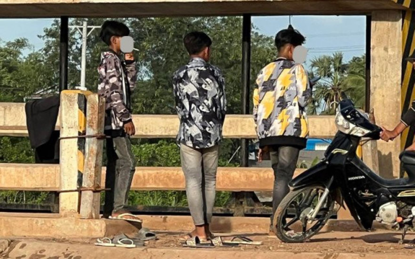 Cambodia Warns Of Health Hazards From Smoking E-Cigarettes