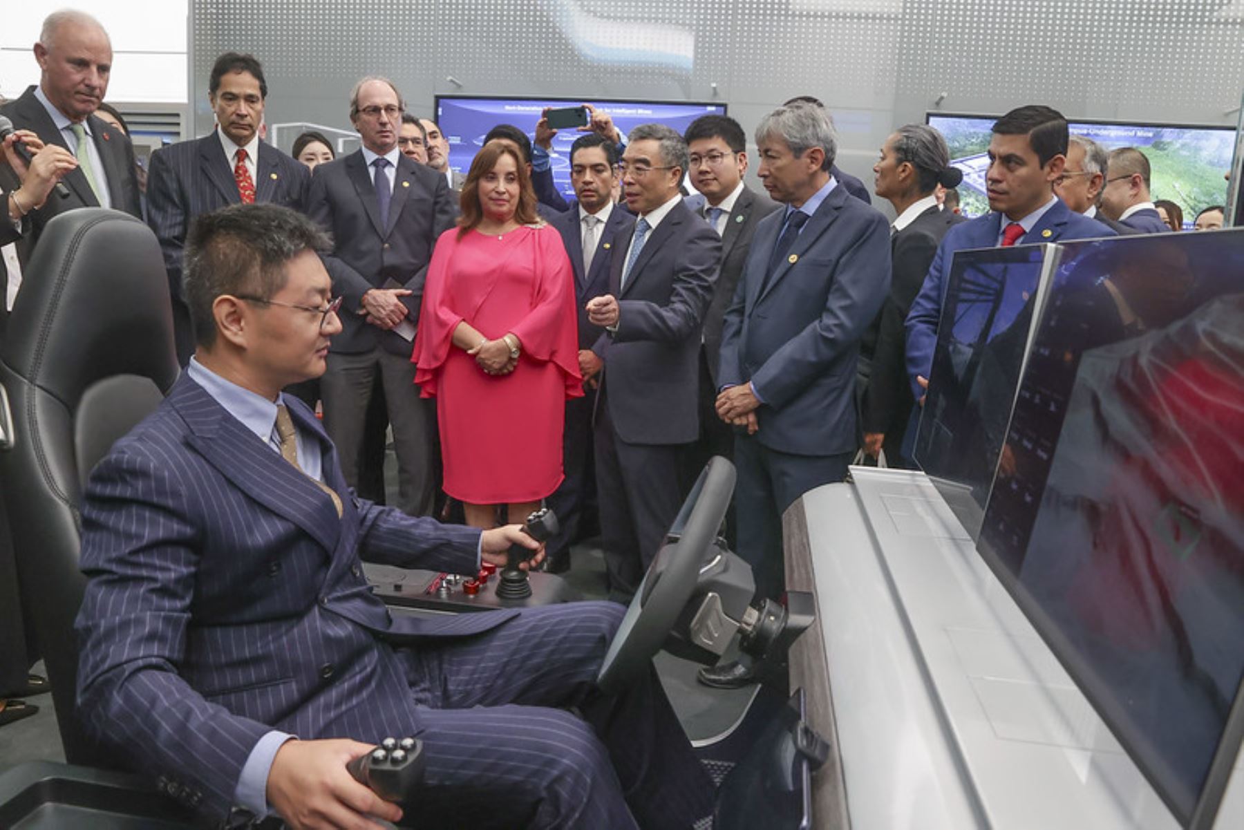 Peru seeks to replace public transportation units with China’s electric vehicles