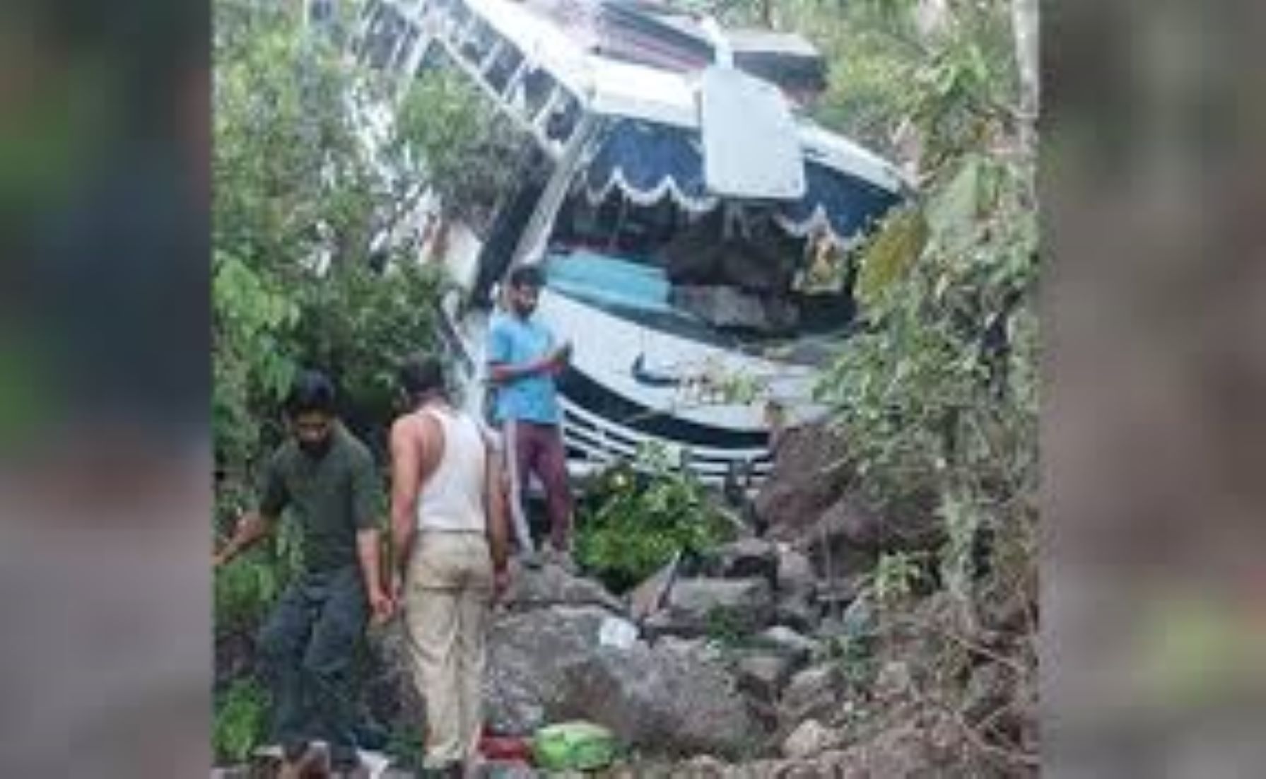 10 Killed As Bus Fell Into Gorge In Indian-Controlled Kashmir Following Militant Attack