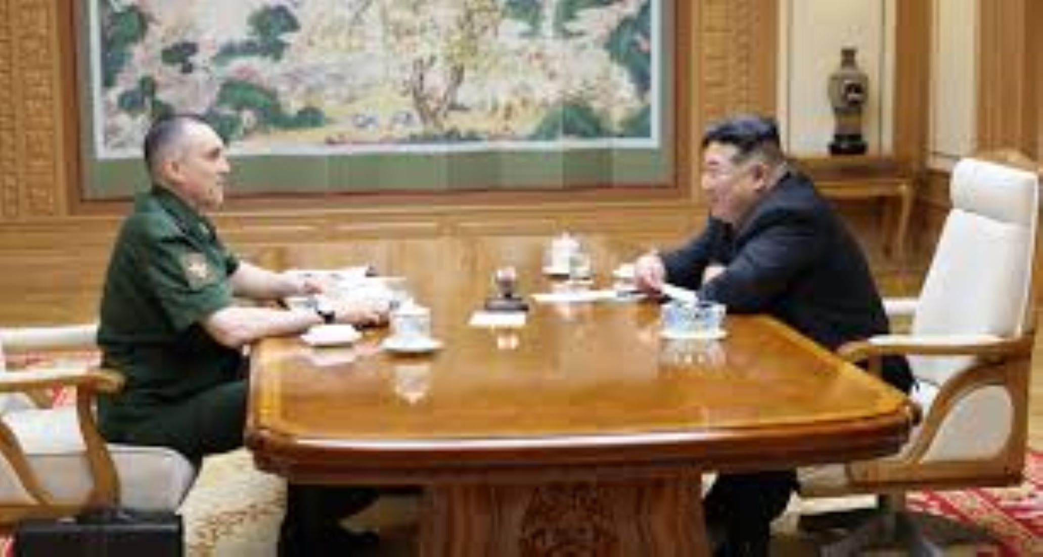 DPRK’s Top Leader Receives Russian Military Delegation