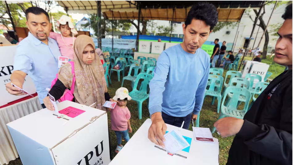 Feature: Indonesians Flock To First-Ever Simultaneous Regional Polls