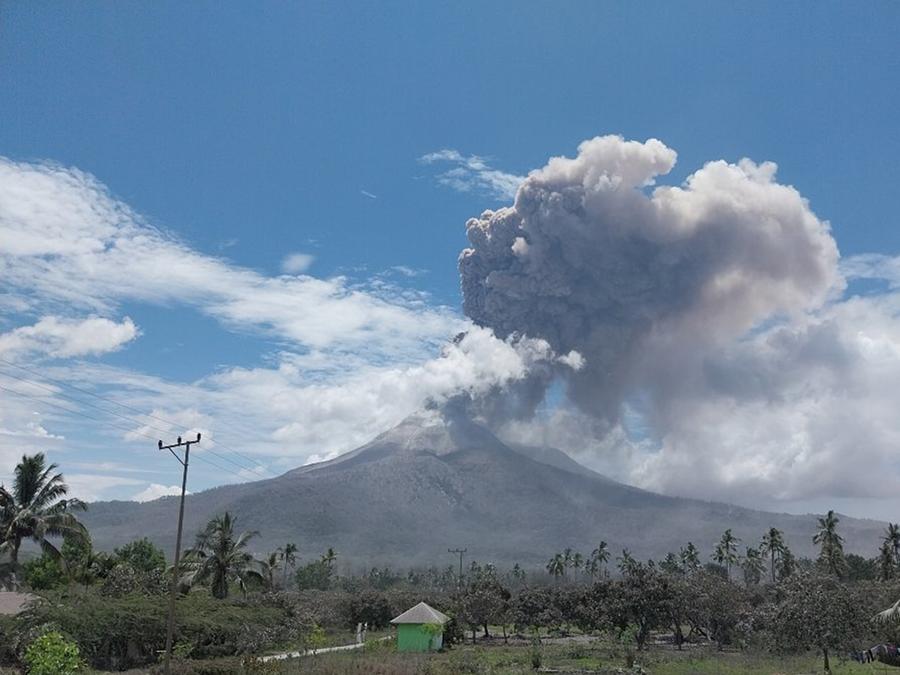 Mount Lewotobi In Indonesia’s East Nusa Tenggara Erupts again, Flight Alert Issued