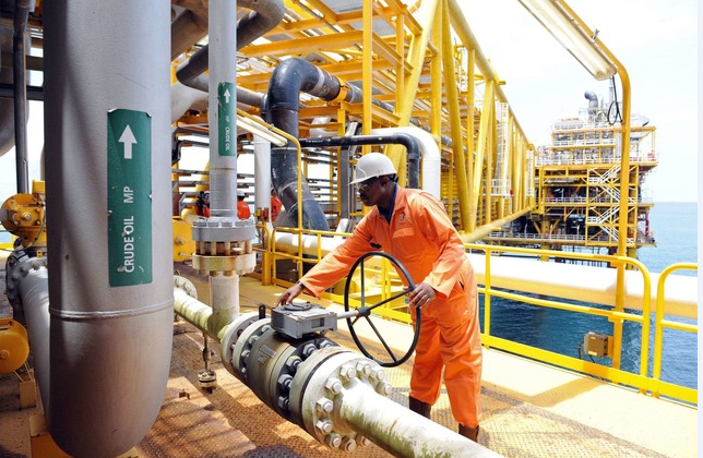 One Year After OPEC Exit, Angola’s Oil Production Sees Modest Growth