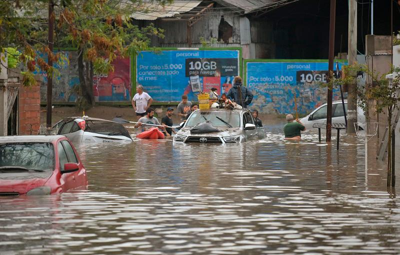 Argentina: Ten dead, a thousand evacuated in port city of Bahia Blanca floods