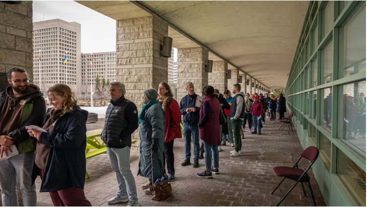 Canadians Turn Up For Advance Voting