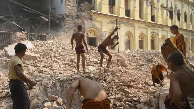 Myanmar declares quake ceasefire as survivors plead for aid