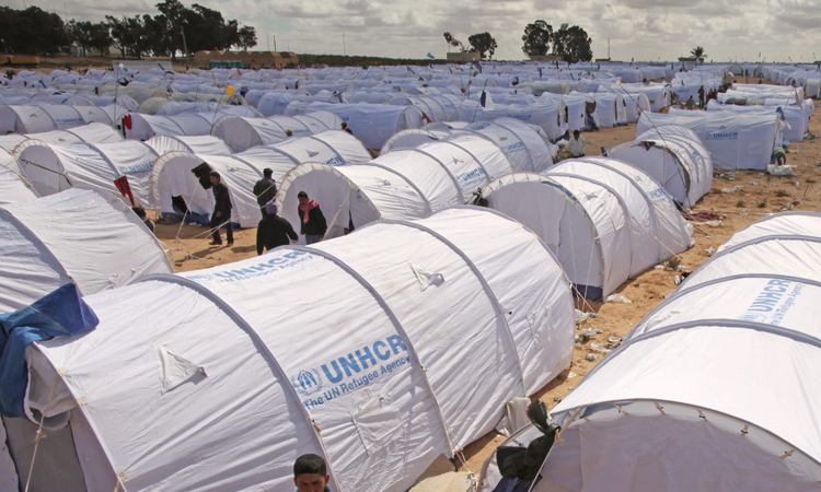 Tunisia shuts down large migrant camps