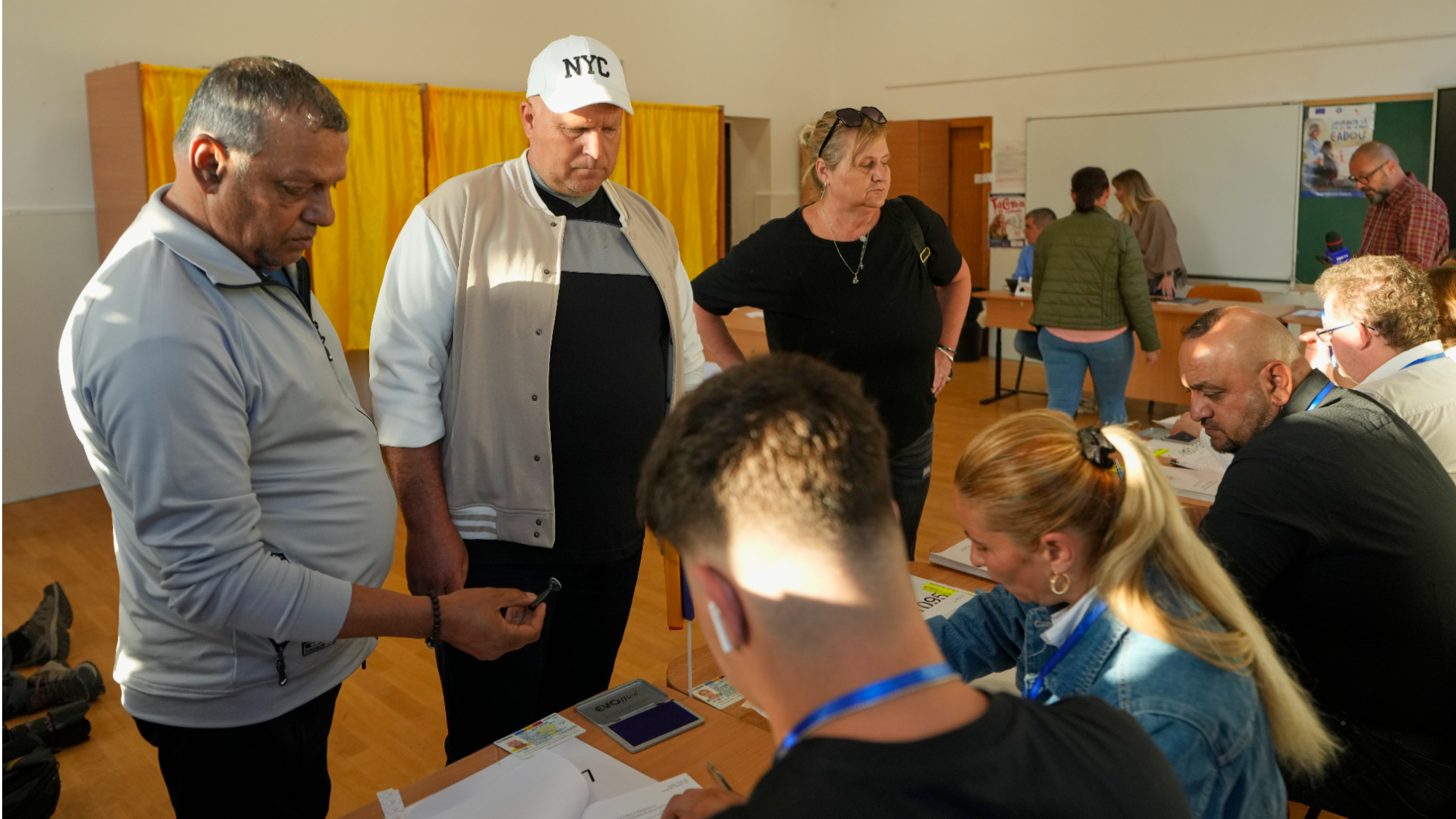 Romanians Voted In Presidential Election Rerun