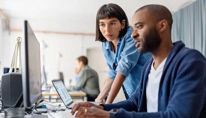 UK jobs market continues to weaken