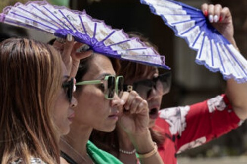 Intense Heat Grips Eastern, Western Japan