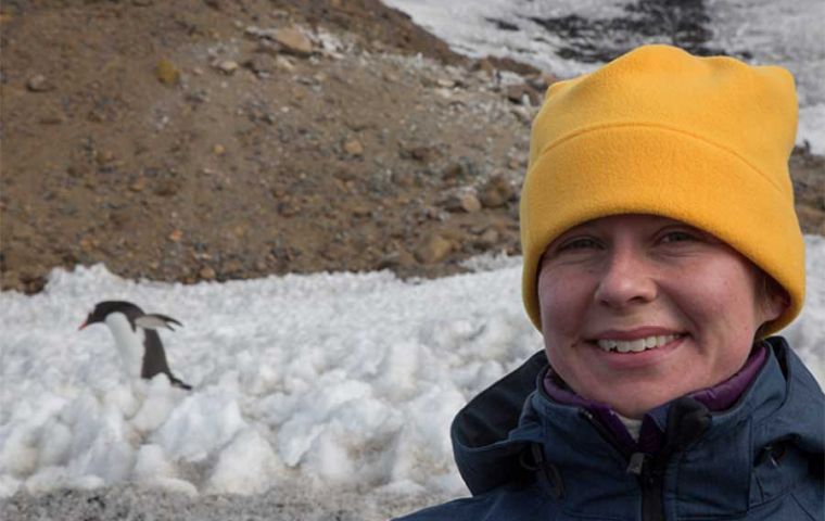 Tourism tsunami in Antarctica, 125,000 visitors per season and growing