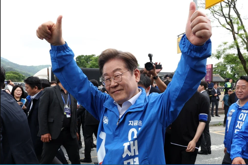 S. Korea’s Democratic Party Candidate Leads Poll For June 3 Presidential Election