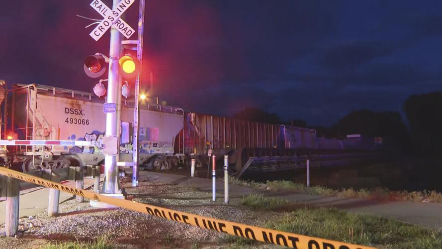 US: 2 killed, 1 missing after train hits pedestrians in Ohio