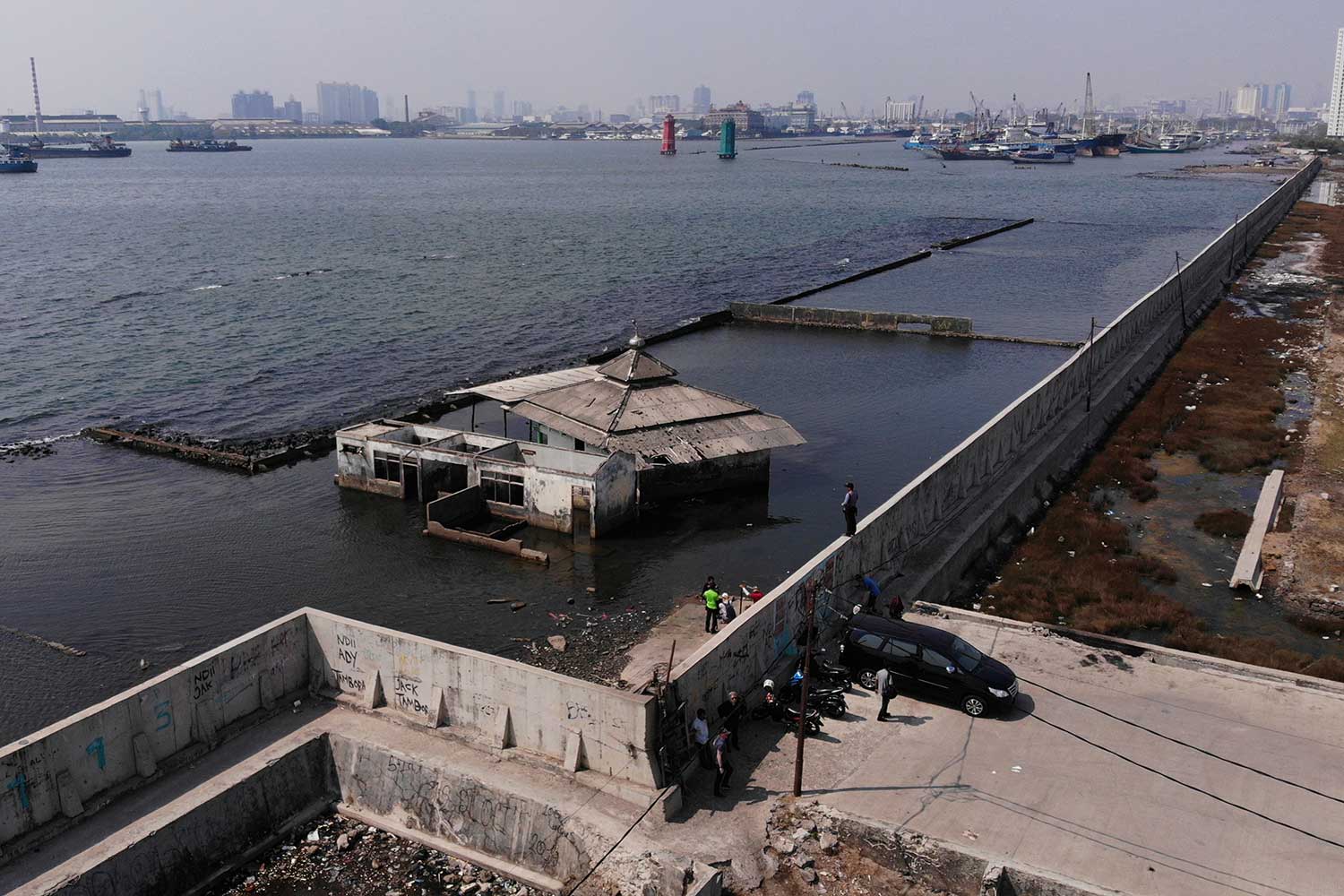 Indonesia Seeks Foreign Investment For Giant Sea Wall Project Along Java Coast