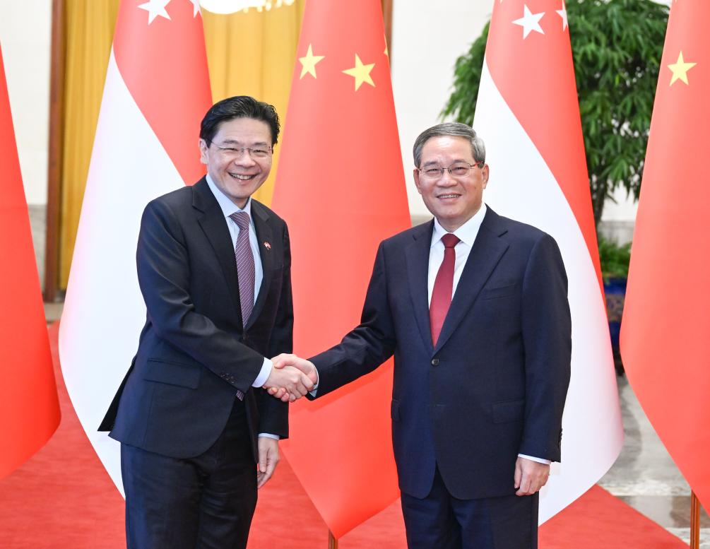 Chinese Premier Held Talks With Singaporean PM