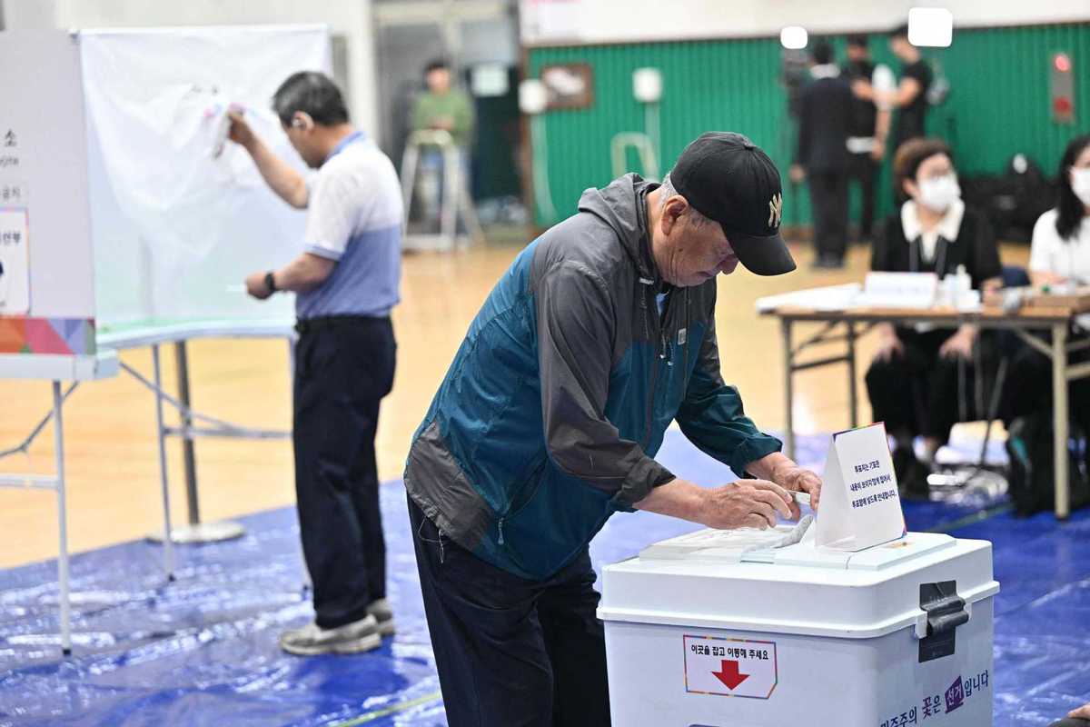S. Koreans Go To Polls To Pick New President
