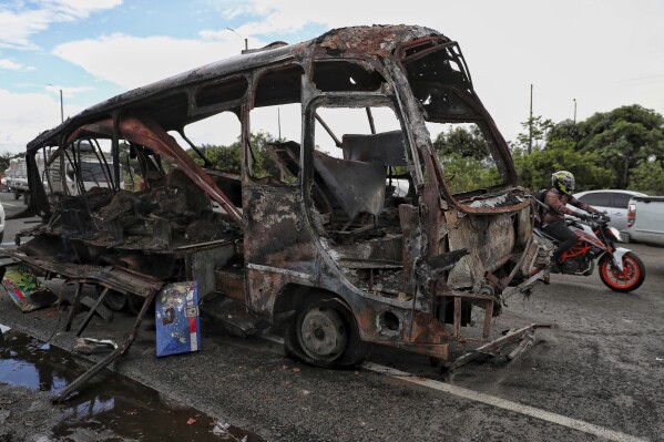 Colombia: At least 7 killed in explosions and attacks outside police stations in southwest Villa Rica, Cauca Valley