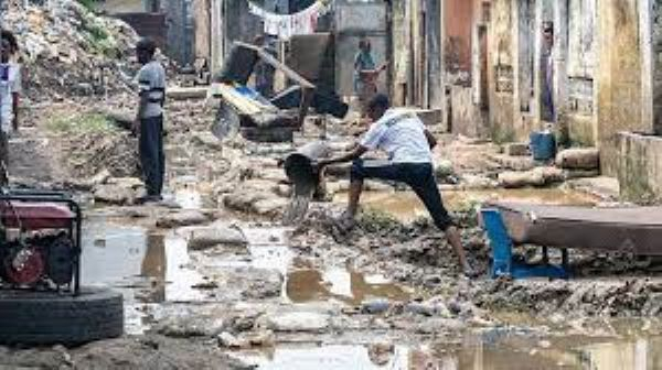 DR Congo: Heavy rains in dry season cause havoc in capital Kinshasa