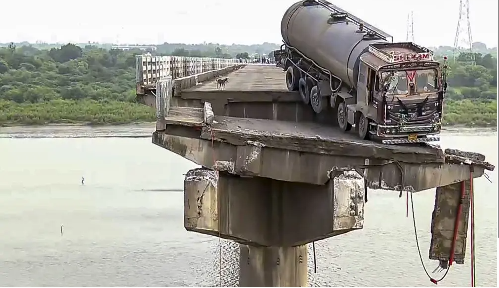 Death Toll In India’s Gujarat Bridge Collapse Rose To 20