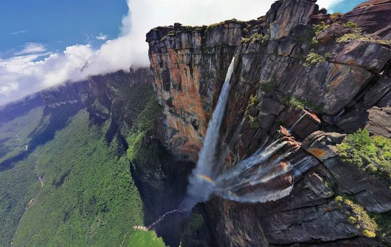 The Netherlands issue code red travel advisory on Venezuela