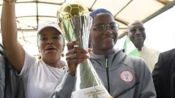 Nigeria: Victorious women footballers promised $100,000 and three-bedroom apartment each