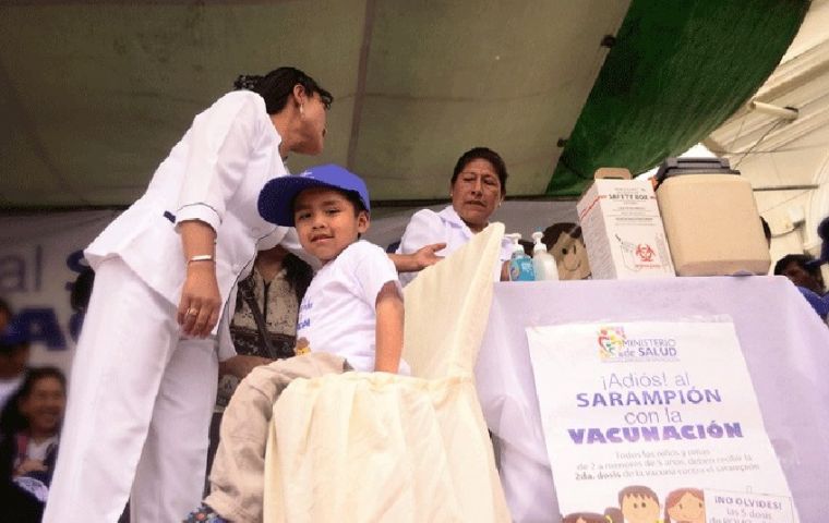 Bolivia deploys door-to-door measles vaccination teams