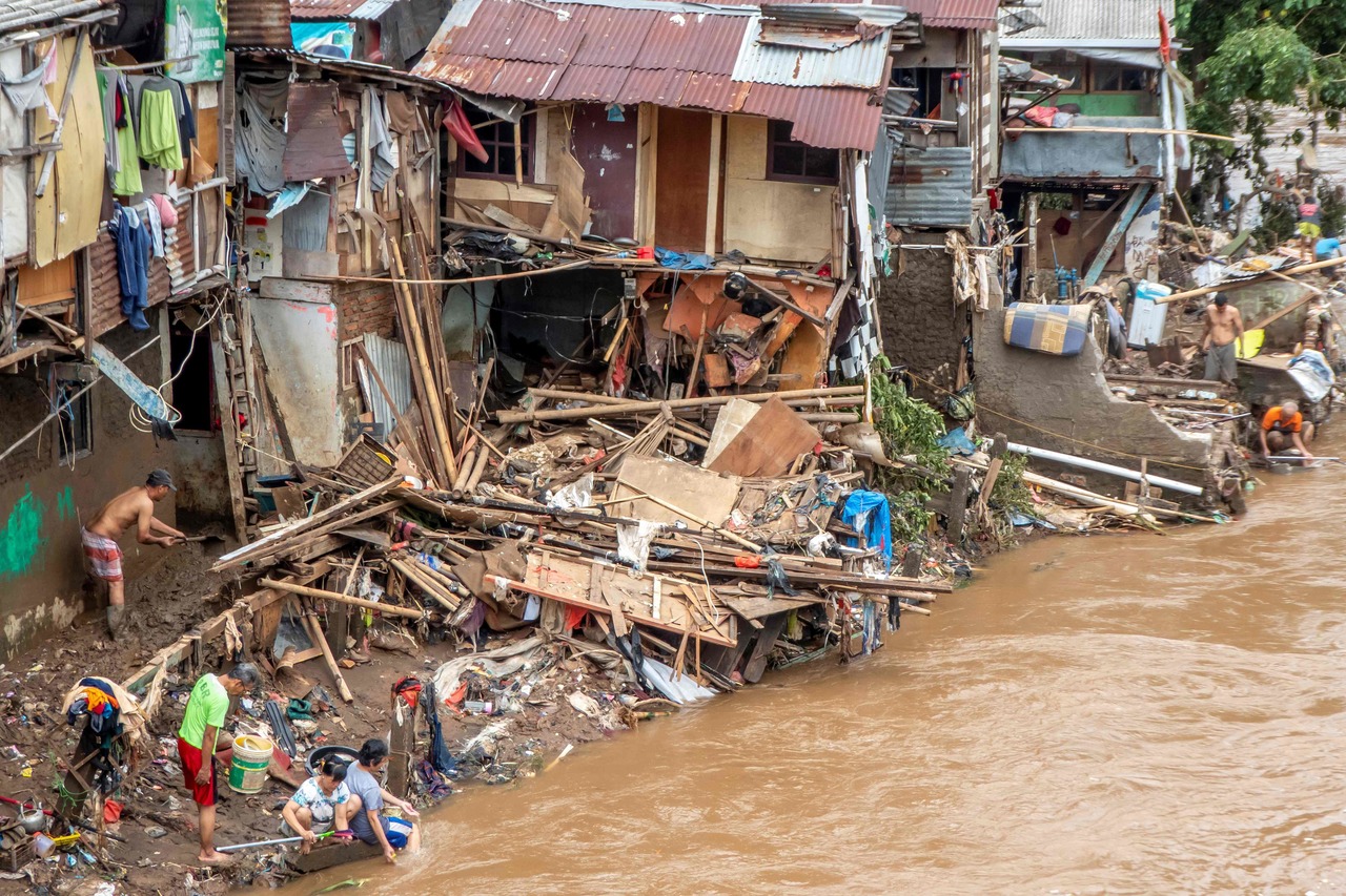 Severe Floods Hit Greater Jakarta, Forcing Evacuations