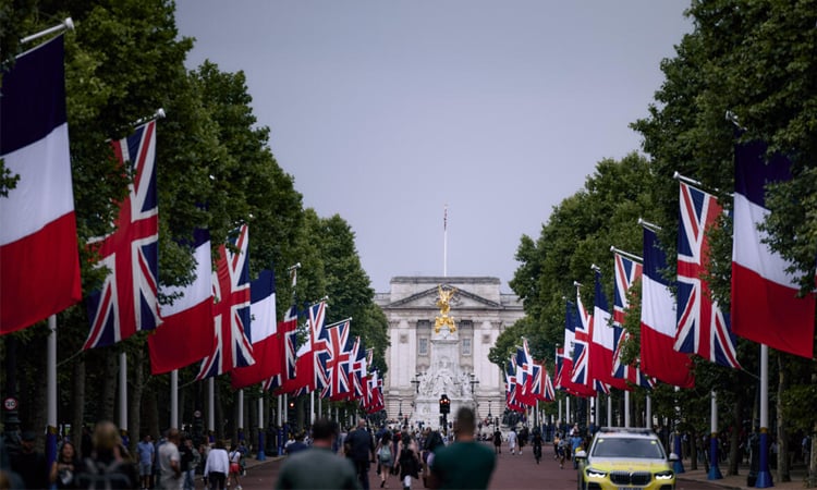 France’s Pres Macron kicks off pomp-filled UK state visit
