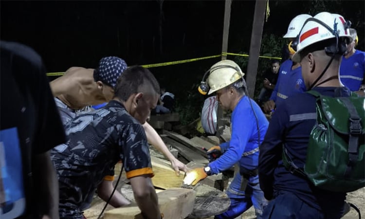 Colombia: Emergency crews rescue 18 workers trapped 18 hours in a gold mine