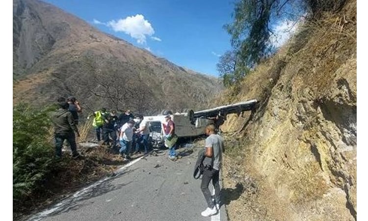 Peru: Bus crash into ravine in Andes kills 15, injures 30
