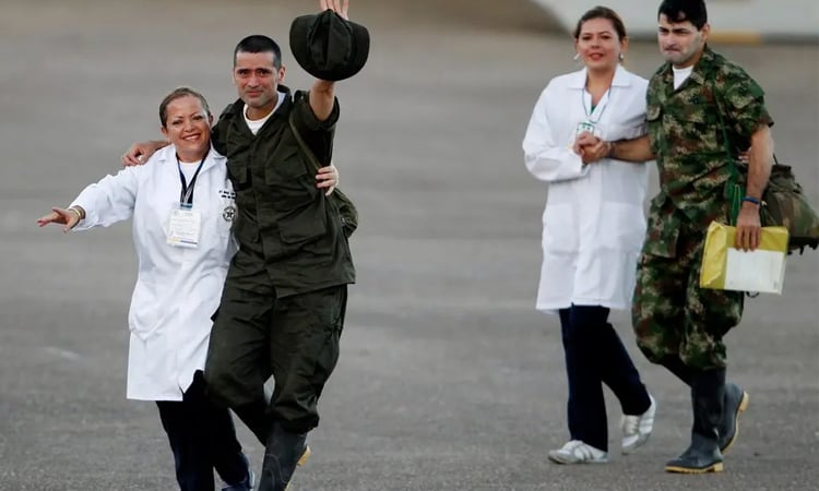 Colombia: Guerrillas free civilians held hostage for a week