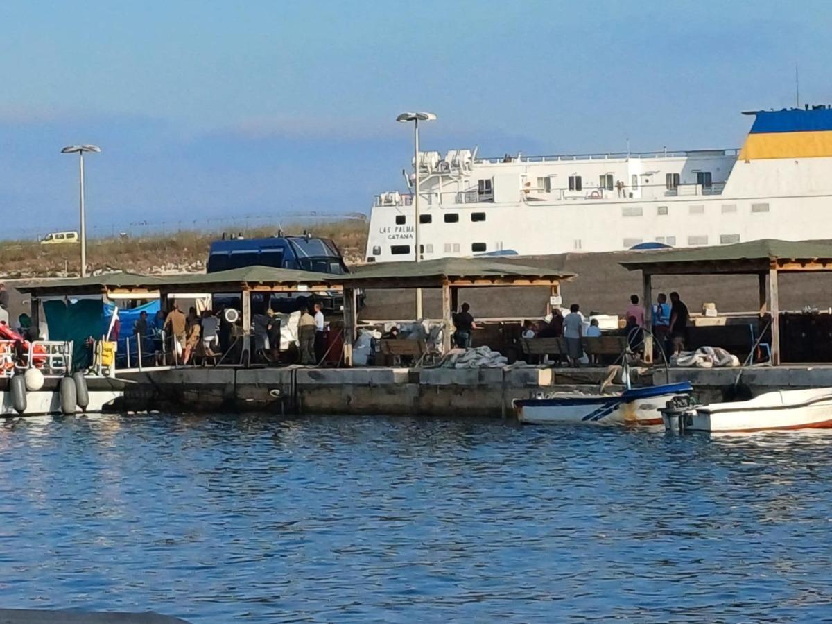 Italy: Searchers continue search after deadly migrant shipwreck off Lampedusa island; 60 survive, 27 dead